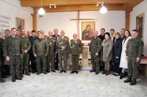 Uroczyste odsłonięcie obrazu Matki Bożej Walecznej Hetmanki w kaplicy 112. Batalionu Lekkiej Piechoty