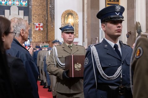 Warszawa: pogrzeb szczątków Ofiar Zbrodni Katyńskiej