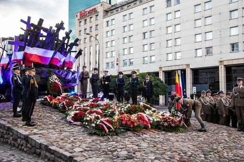 Warszawa: modlitwy przy Pomniku Poległym i Pomordowanym na Wschodzie