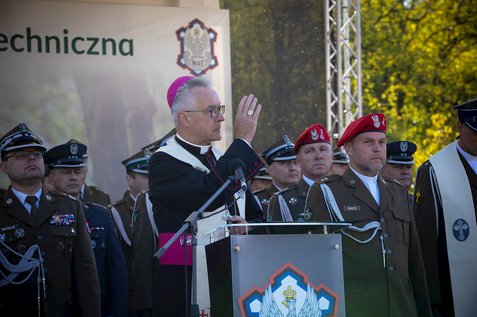 Warszawa: przysięga żołnierzy Wojskowej Akademii Technicznej