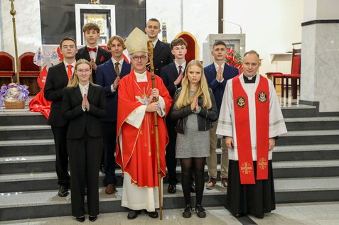 Świnoujście: bierzmowanie w parafii pw. bł. Ks. kmdra Władysława Miegonia w Świnoujściu