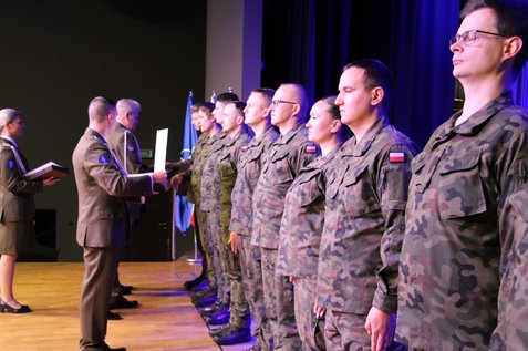 Zegrze: wręczenie patentów oficerskich w Klubie Centrum Łączności i Informatyki