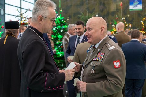 Biskup polowy złożył życzenia żołnierzom i pracownikom Dowództwa Generalnego