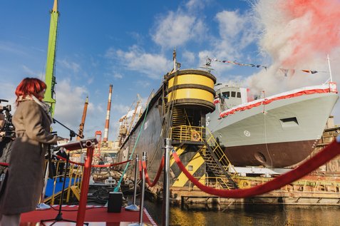 Gdańsk: chrzest i wodowanie niszczyciela min ORP Czajka