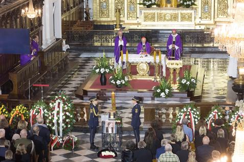 Warszawa: uroczystości pogrzebowe Wandy Traczyk-Stawskiej