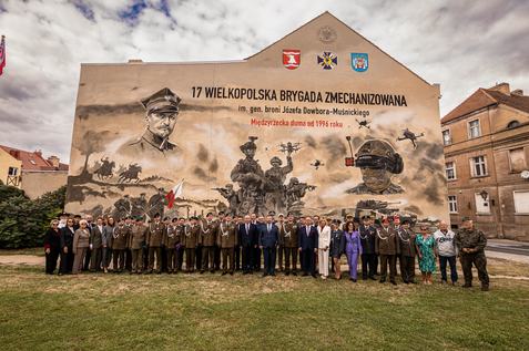 Pierwszy taki mural w lubuskiem. Sto metrów kwadratowych historii 17 Wielkopolskiej Brygady Zmechanizowanej