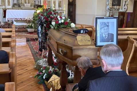 Stężyca k. Dęblina: pogrzeb śp. por. w st. spocz. Henryka Strumnika ps. „Okoń”; ostatniego podkomendnego mjr. Marina Bernaciaka ps. „Orlik”