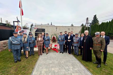 Brańsk: odsłonięto pomnik pamięci żołnierzy Wojska Polskiego i formacji niepodległościowych