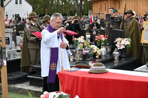 Nowy Sącz: po 61 latach gen. Józef Giza spoczął w ojczystej ziemi